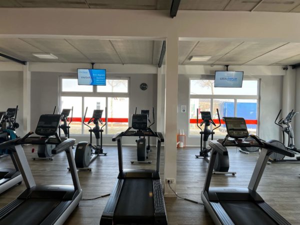 Zeigt die 2 Displays im Cardiobereich des GYM10 in Amberg