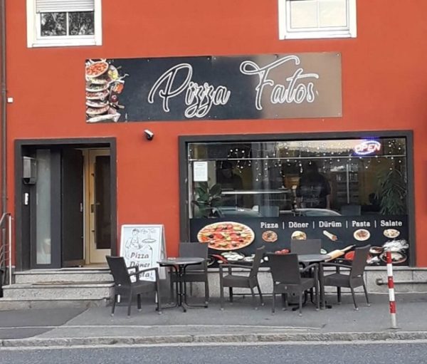 Zeigt die Pizzeria Fatos in Schnaittenbach von außen