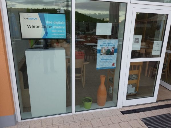 Zeigt das Display am Cafe Monte im Außenbereich von Nahem