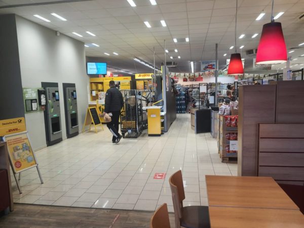 Zeigt das Local-Display in der Post im REWE in Sulzbach-Rosenberg