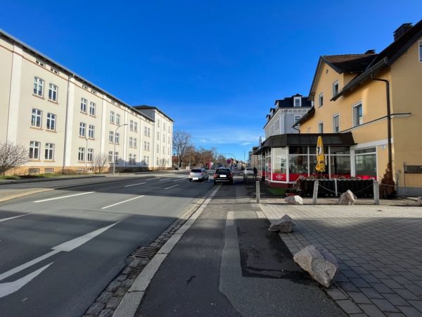 Zeigt die Pizzeria Raman in Amberg gegenüber der Hochschule