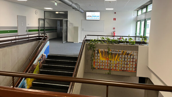 Zeigt das Berufsinformationsdisplay im Gregor-Mendel-Gymnasium in Amberg