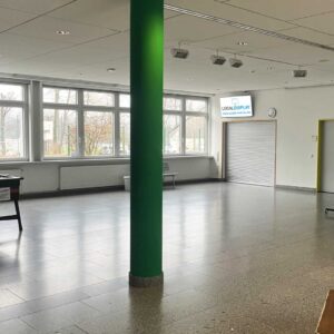 Bild zeigt das Berufsinformationsdisplay zur Auszubildenden Suche in der Max-Reger-Mittelschule in Weiden
