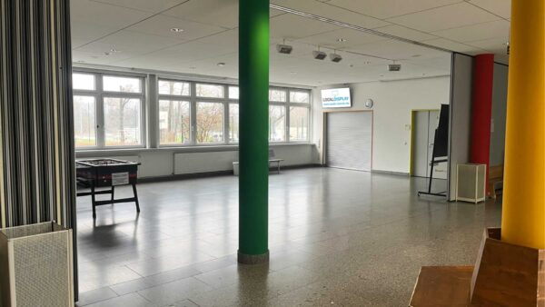 Bild zeigt das Berufsinformationsdisplay zur Auszubildenden Suche in der Max-Reger-Mittelschule in Weiden